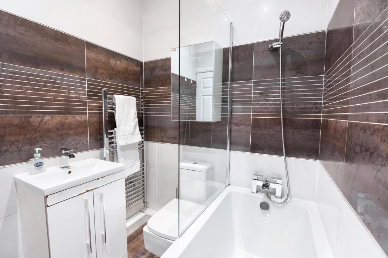 Modern Apartment Close To City Centre With Parking Leeds  Exterior foto